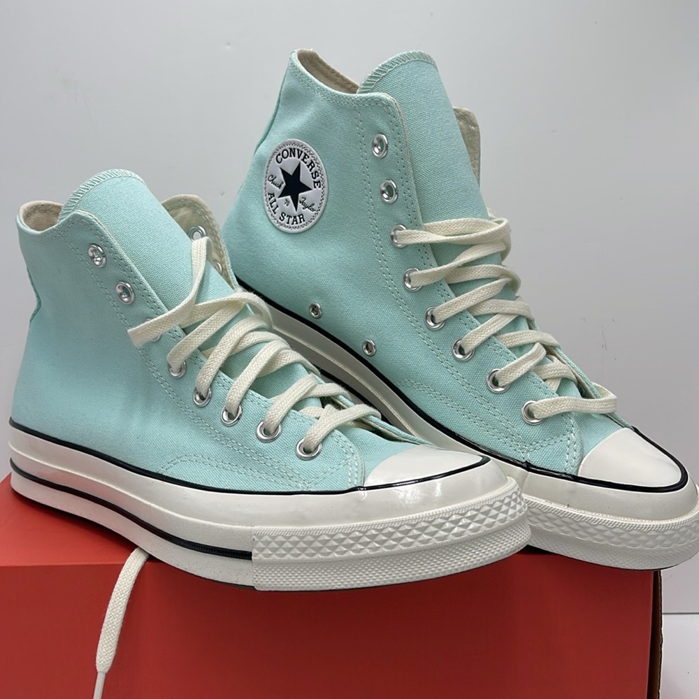 Converse Men’s A08614F
CHUCK 70 HI
POLAR BEAM/EGRET/BLACK Sneakers - Picture 4 of 16
